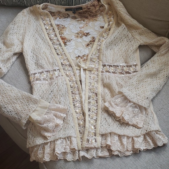 Sweaters - Rimsntic lacy cardigan